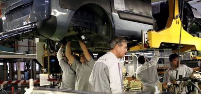 Momento del montaje de una Citro&Euml;n Berlingo en la cadena de la factor&iacute;a de Vigo. 