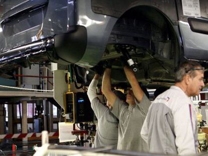 Momento del montaje de una Citro&Euml;n Berlingo en la cadena de la factor&iacute;a de Vigo. 