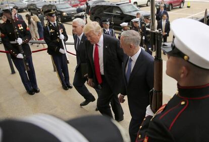 Trump i Mattis, en arribar aquest divendres al Pentàgon.