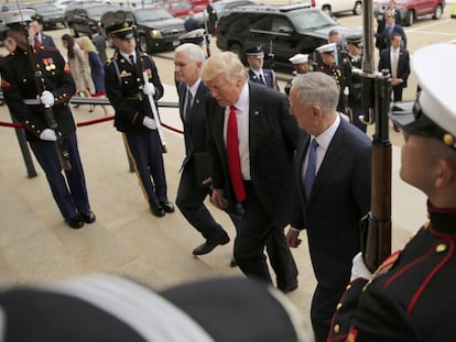 Trump i Mattis, en arribar aquest divendres al Pentàgon.