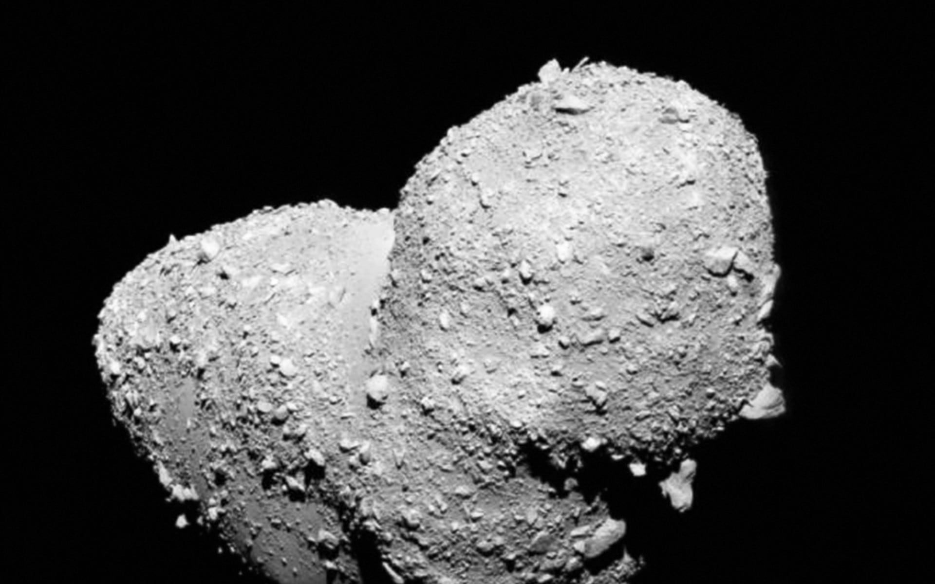 Dos asteroides reciben la visita inédita de sondas espaciales en una semana