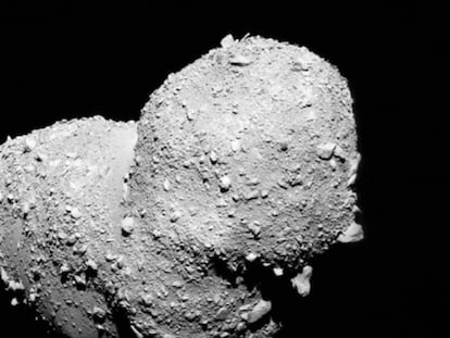 Itokawa extraño asteroide con forma de cacahuete