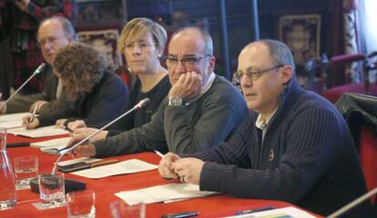 Garitano e Izagirre, durante la reunión que diversas administraciones han mantenido para abordar los desperfectos del temporal.