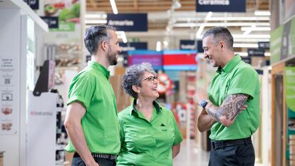 Empresas como Leroy Merlin apuestan por contratar a mayores de 50 años, que suman el 16,5% de su plantilla.