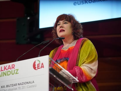 Eba Blanco tras ser reelegida secretaria general de Eusko Alkartasuna este domingo en Vitoria.