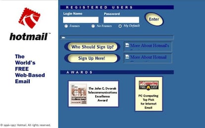 El servicio de correo electrónico Hotmail nació en 1996. Se definía a sí mismo como "el primer servicio de correo gratuito de la web" y daba la posibilidad de compartir información conectado desde cualquier ordenador a Internet. En los primeros años, el límite de almacenamiento gratuito era de dos megas. Diez años después, ha aumentado hasta los 15 gigas, incluyendo el servicio de la nube. En 2013, y después de cambiar varias veces de nombre, pasó a llamarse Outlook.com. También cambió la interfaz: ahora es más limpia y clara.
