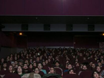 Sala Multicines Aribau de Barcelona, abarrotada de espectadores durante la fiesta del cine.