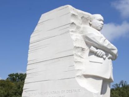 El presidente Obama acompa&ntilde;a al primer ministro Modi durante su visita al memorial de Martin Luther King.