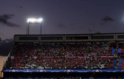 El Vicente Calder&oacute;n, en un partido de Champions,