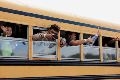 Migrantes hondureños recién llegados en un vuelo de deportación a San Pedro Sula, Honduras, el 31 de enero. 