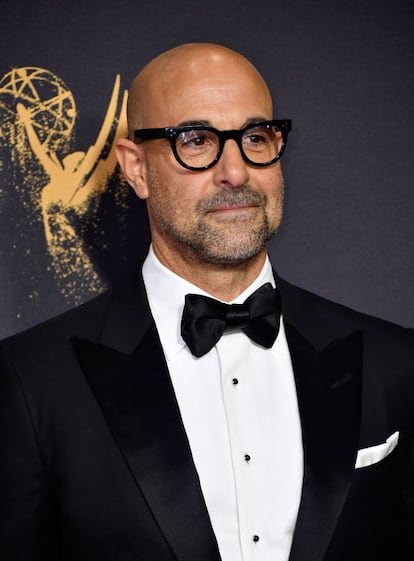 <p>"¿Eres un hombre felizmente calvo?", preguntó un reportero al actor Stanley Tucci. "No puedo decir que felizmente, pero soy calvo". Tucci (Nueva York, EE.UU., 1960) ha desarrollado en Hollywood el papel de secundario con las mejores frases, las observaciones más ácidas y la mejor iluminación para su calva. Es probablemente el primer hombre de esta lista que ha mostrado su disconformidad con eso de no tener pelo. No la compartimos, pero la respetamos. <a href="https://elpais.com/elpais/2014/09/02/icon/1409675465_909223.html" target="_blank">Y le recordamos que hay soluciones</a>. </p>