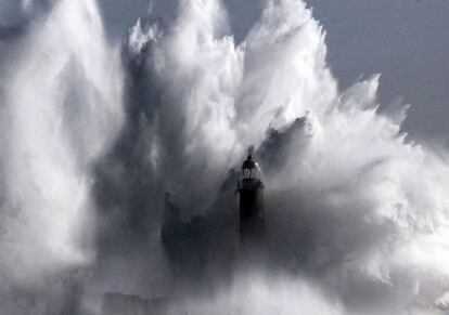 <b>Un temporal as, cada 40 a?os.</b> El investigador del Instituto de Hidrulica de Santander Csar Vidal explica que un temporal como el de los ltimos das en Cantabria, con una combinacin de mareas muy altas y una extraordinaria intensidad del oleaje, solo se produce una vez cada 40 a?os.