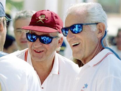 El rey Juan Carlos junto a Josep Cusi, en Mallorca en 1998. REUTERS