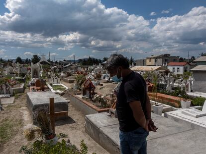 Cementerio del pueblo La concepción de los baños, en el Estado de México, rebasado por la pandemia, este julio.