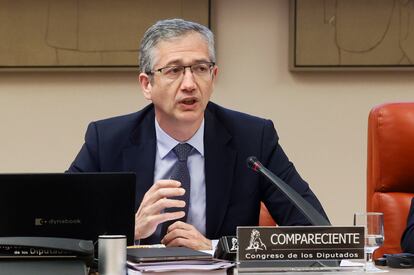 El gobernador del Banco de España, Pablo Hernández de Cos comparece este martes en la Comisión de Economía del Congreso.