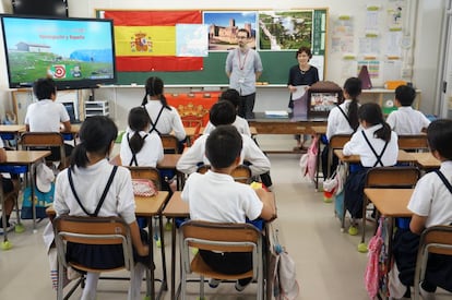 Cursos sobre Navarra en una escuela primaria en Yamaguchi.