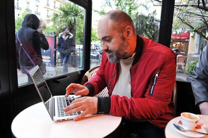 Jean-Charles Lallemand, en un bar de la plaza la Republica de París.