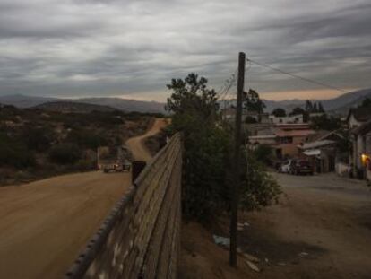 Republicano promete construir um muro que já existe em grande parte da fronteira e que divide cidades e povos indígenas