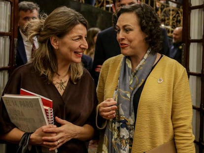 La ministra de Trabajo, Yolanda Díaz, con su antecesora y nueva presidenta del Pacto de Toledo, Magalena Valerio