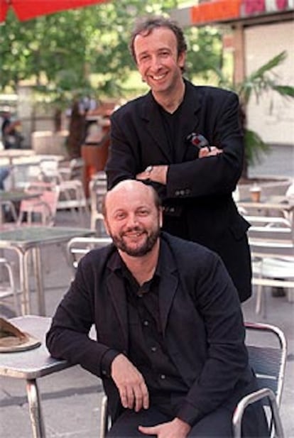 Juan José Campanella (sentado) y Eduardo Blanco, durante la presentación de la película en Madrid.