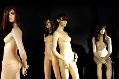 Maniquíes en un escaparate de una tienda de Barcelona.