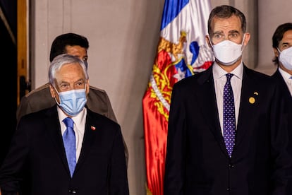 Sebastián Piñera junto al Rey Felipe VI de España, durante una reunión en el palacio de La Moneda.