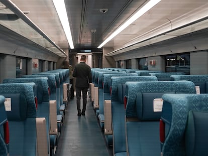 El interior de uno de los vagones del Tren Maya durante el primer recorrido, en diciembre de 2023.