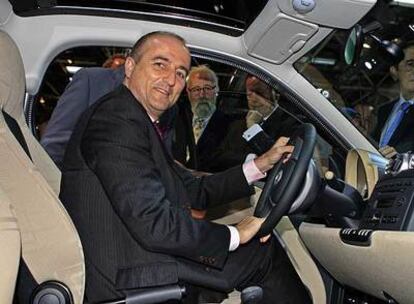 El ministro de Industria, Miguel Sebastián, en la inauguración del Salón del Automóvil de Madrid.