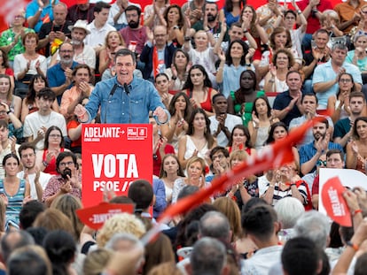 Mitin de cierre de campaña del PSOE, en el polideportivo de La Alhóndiga, en Getafe.