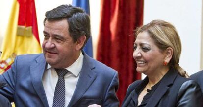 José Loaiza y Dolores Montoya, en el Ayuntamiento de San Fernando.