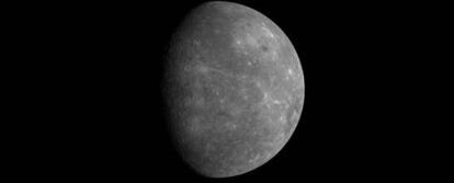 Mercurio visto desde la sonda 'Messenger' en su momento de máxima cercanía al planeta.