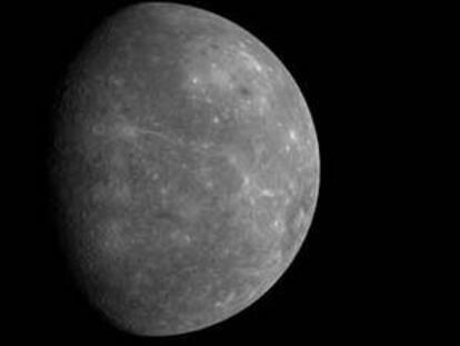 Mercurio visto desde la sonda 'Messenger' en su momento de máxima cercanía al planeta.