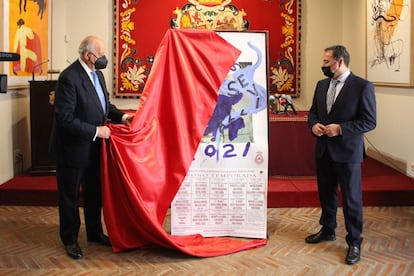 Ramón Valencia (izquierda) y Ricardo Sánchez, delegado de Gobernación de la Junta, en el acto de presentación del abono de 2021.