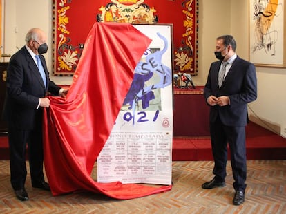 Ramón Valencia (izquierda) y Ricardo Sánchez, delegado de Gobernación de la Junta, en el acto de presentación del abono de 2021.