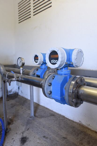 Una imatge de les instal·lacions que injecten aigua regenerada a l’aqüífer del riu Llobregat