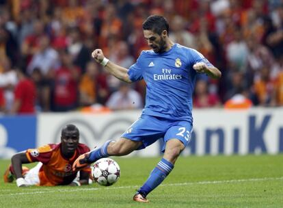 Isco marca el primer gol del Madrid.