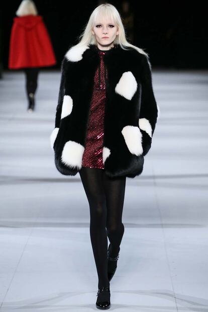 Saint Laurent resucita a Edie Sedgwick en la pasarela