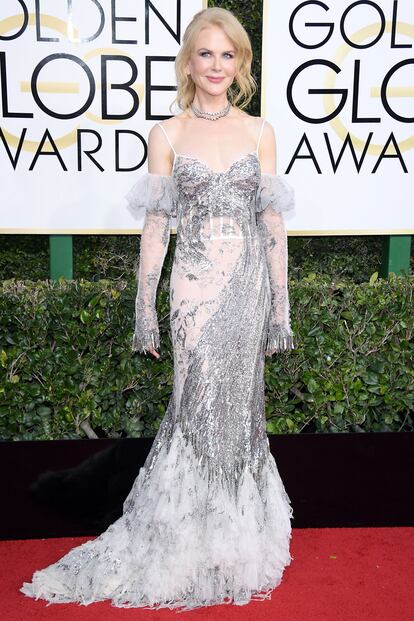 Nicole Kidman, nominada a Mejor Actriz secundaria por su papel en Lion, confió en un especial diseño de Alexander McQueen.