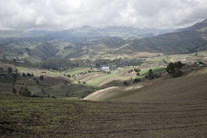 Vista de Pujilí, una población ecuatoriana asentada en las estribaciones de la Cordillera de Los Andes, a casi 2.900 metros de altura