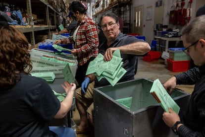 PHOENIX, ARIZONA - NOVEMBER 08: Election workers sort envelopes of ballots at the Maricopa County Tabulation and Election Center on November 08, 2022 in Phoenix, Arizona. After months of candidates campaigning, Americans voted in midterm elections to decide close races across the nation.   John Moore/Getty Images/AFP