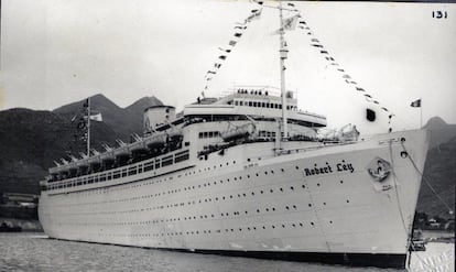 The bow of the ‘Robert Ley’ after it arrived in Santa Cruz.