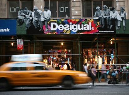 Escaparate de la tienda de Desigual en el barrio neoyorquino de SoHo.