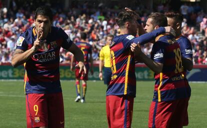 Luis Suárez celebra su segundo gol.