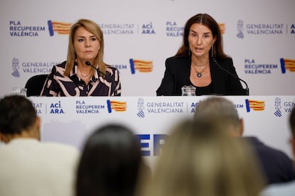 a vicepresidenta y portavoz del Consell, Susana Camarero, y la consellera de Hacienda y Economía, Ruth Merino (d), durante la rueda de prensa ofrecida este martes.