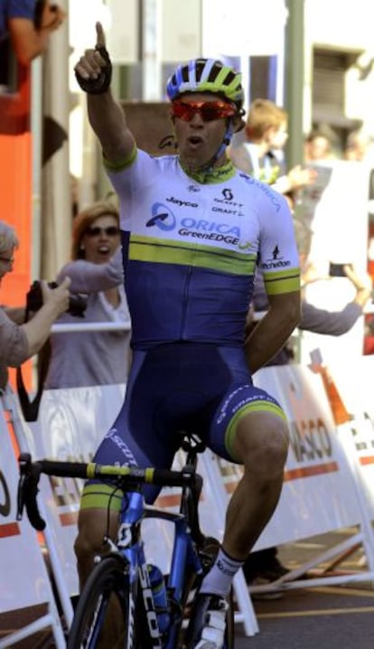 Michael Matthews gana la priemra etapa de la Vuelta al País Vasco.