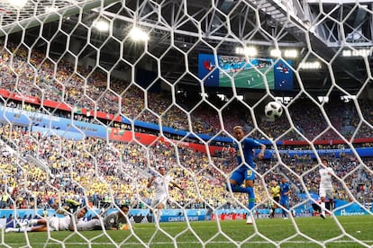 Neymar marca el segundo gol de Brasil.