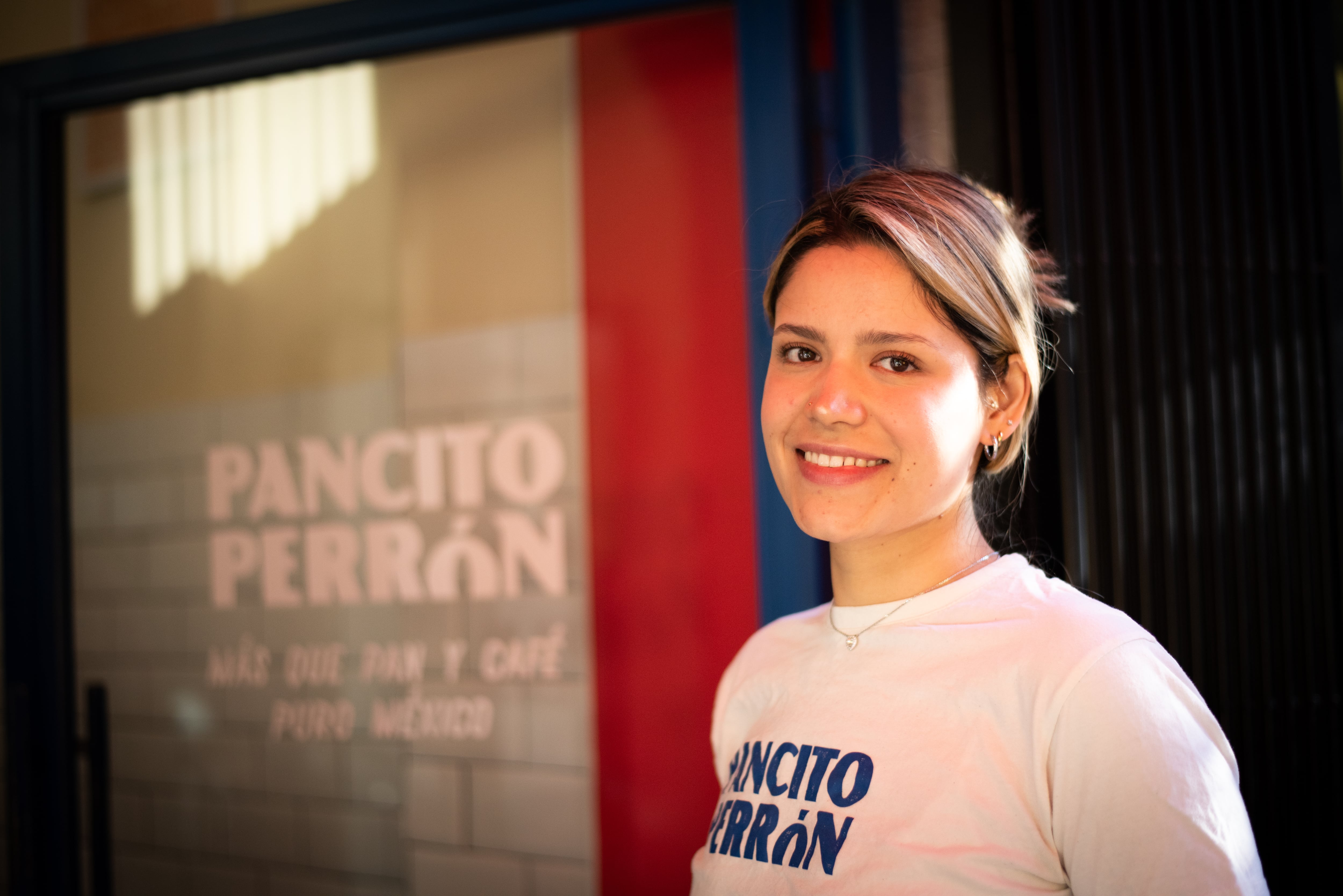 Eli Cervantes es cofundadora de la cafetería 'Pancito Perrón'