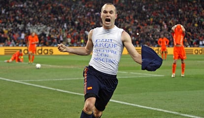 Iniesta celebra el gol que dio a España el Mundial de 2010.