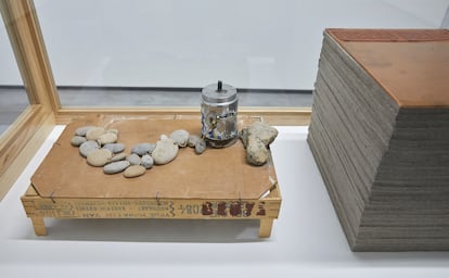 'Ohne titel', obra de Joseph Beuys de 1962, en la exposición del museo Helga de Alvear.