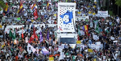 La manifestación de Madrid contra la troika transcurre por el paseo de la Castellana.